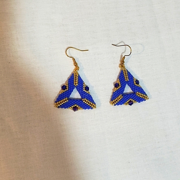 Handmade beaded triangle and crystal earrings - Picture 3 of 4